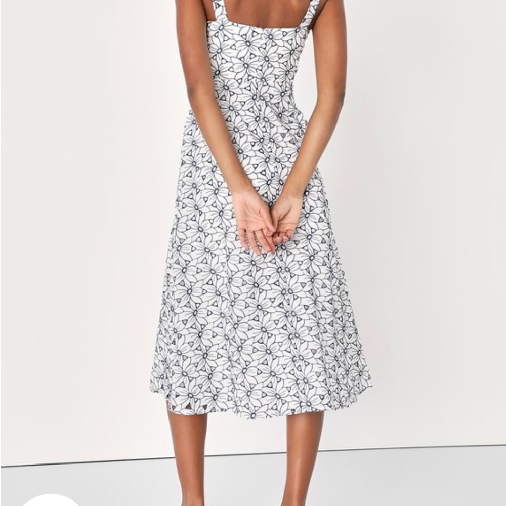 BNWT White and Blue Floral Dress. Size Small. - Picture 2 of 5